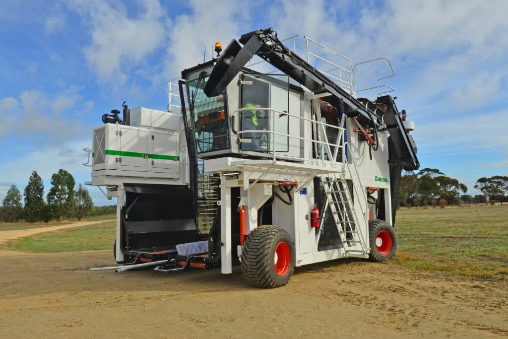 Custom hydraulic pump drive solution for a harvester
